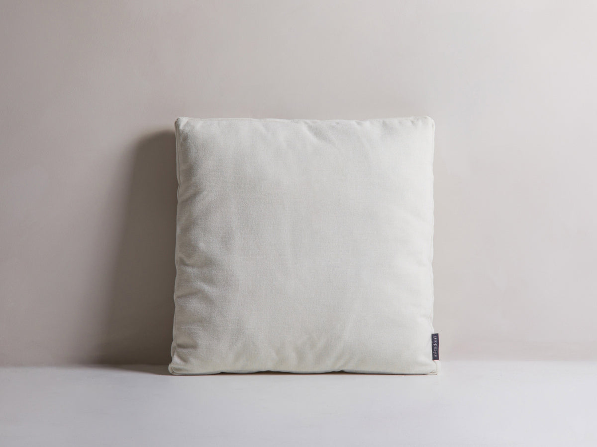 Mono Pillow in Ivory-Wind präsentiert im Onlineshop von KAQTU Design AG. Deko Kissen ist von Micadoni