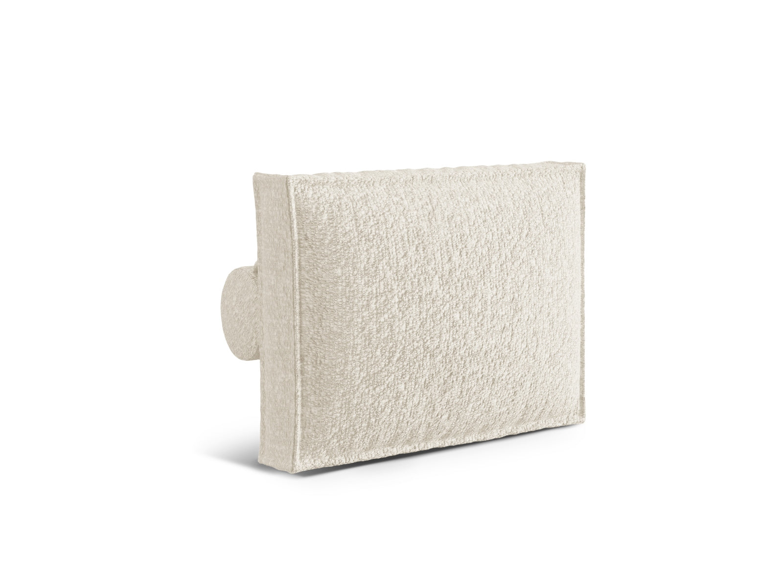 Elegantes Nuria Kissen in sanftem Beige, perfekt für eine harmonische Wohnatmosphäre und als Blickfang auf Möbeln.