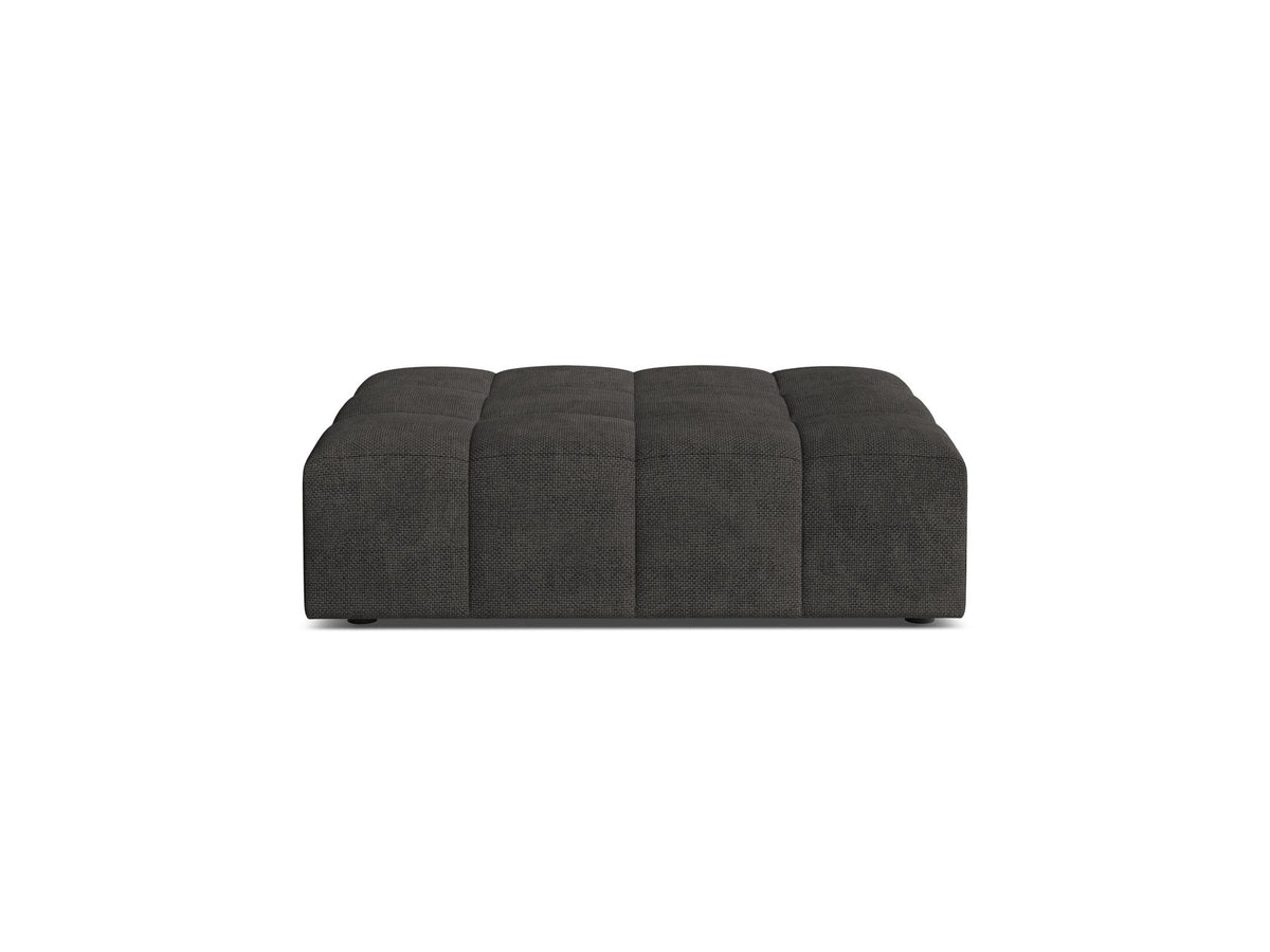 Beiger Pouf Jennifer von Micadoni mit Bluvel-Stoffbezug und schwarzen Kunststoffbeinen, Masse 102 x 84 x 42 cm, freigestellt fotografiert.