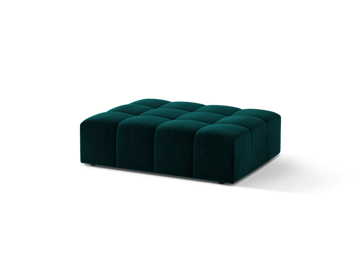 Beiger Pouf Jennifer von Micadoni mit Bluvel-Stoffbezug und schwarzen Kunststoffbeinen, Masse 102 x 84 x 42 cm, freigestellt fotografiert.
