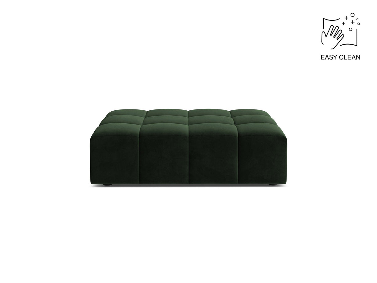 Beiger Pouf Jennifer von Micadoni mit Bluvel-Stoffbezug und schwarzen Kunststoffbeinen, Masse 102 x 84 x 42 cm, freigestellt fotografiert.