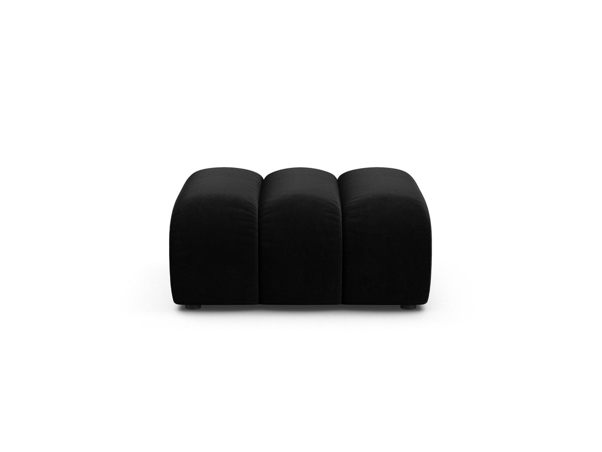 Beiger Pouf Lupine von Micadoni aus Venus-Samtstoff mit kurzen Kunststoffbeinen, quadratische Form, Masse 95x92x43 cm.