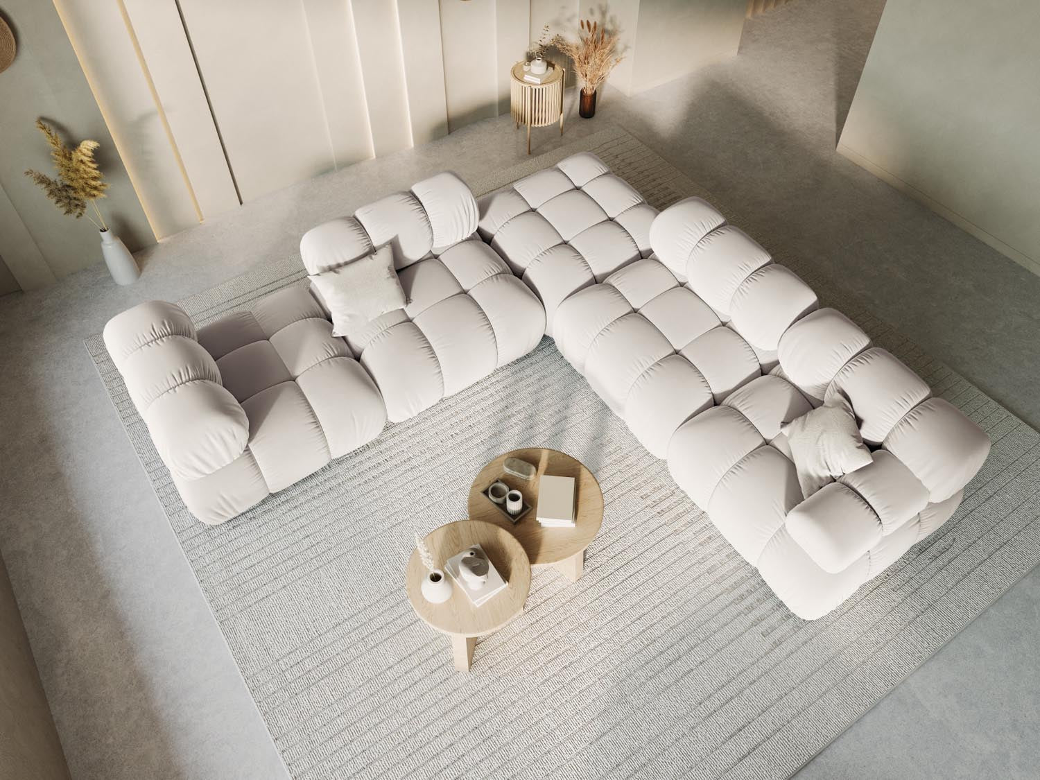 Eleganter Bellis Velour Pouf in sanftem Dunkelbeige, ideal für stilvolle Wohnräume. Perfekt als Sitzgelegenheit oder dekoratives Element.
