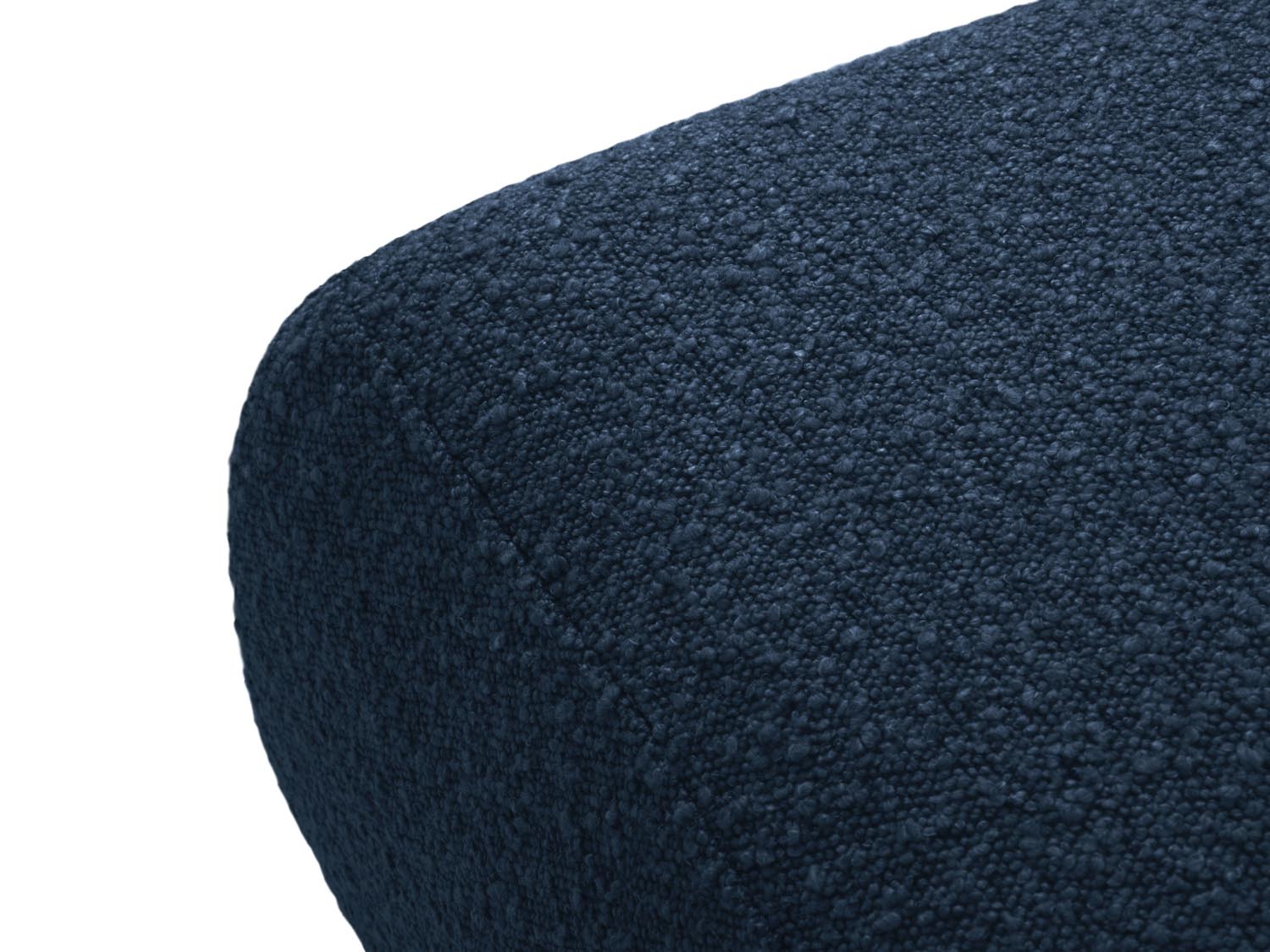 Stilvoller Molino Boucle Pouf in tiefem Blau, bietet zusätzlichen Sitzkomfort und setzt Akzente in jedem modernen Wohnambiente.