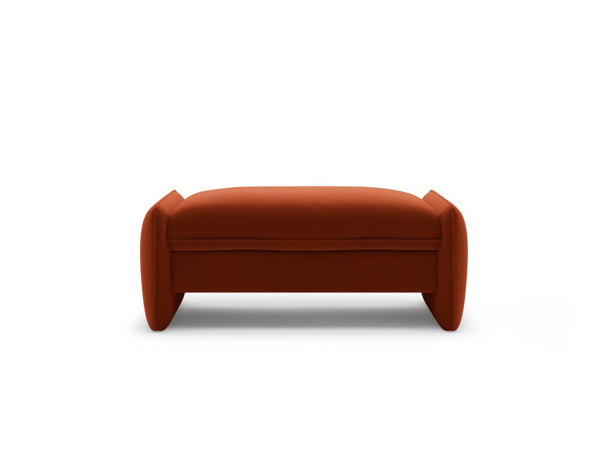 Kobaltblauer Pouf Georgia von Micadoni mit Samtvelours-Bezug, quaderförmige Form, kurze Kunststoffbeine, Masse 115x70x43 cm.
