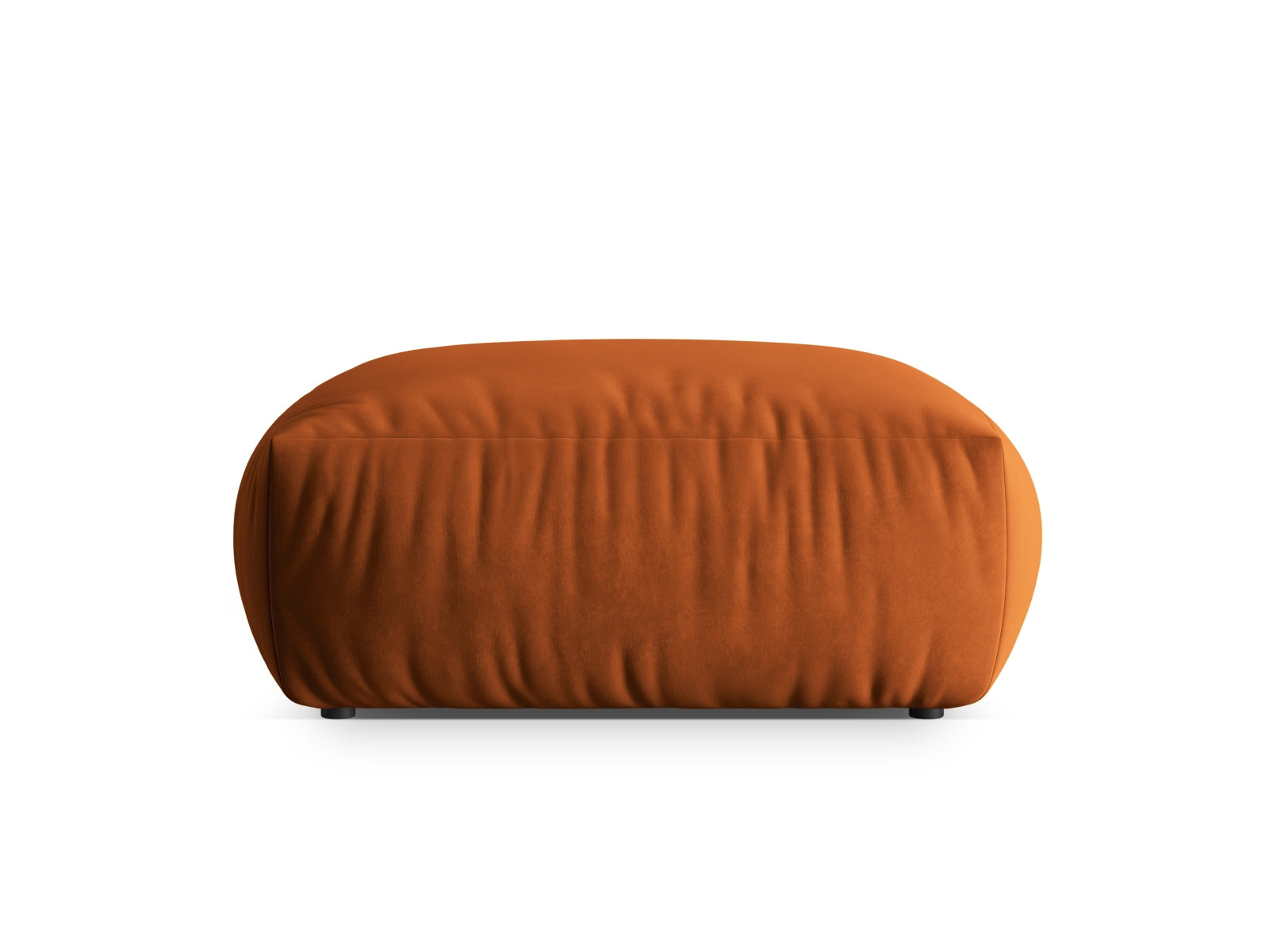 Stylischer Chris Velour Pouf in ansprechendem Terracotta, perfekt für moderne Wohnkonzepte und als bequeme Sitzgelegenheit.