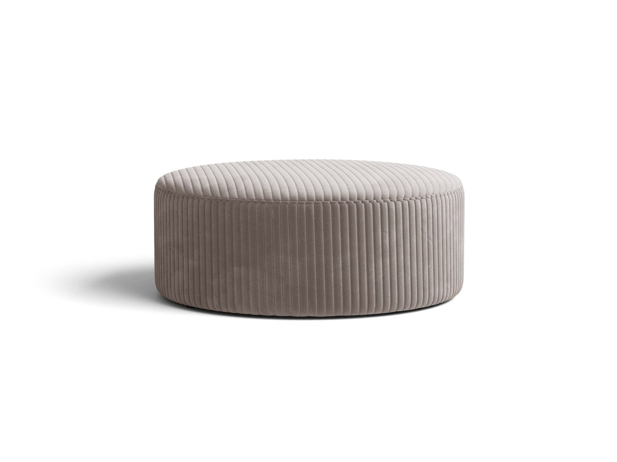 Weisser Pouf Dia von Micadoni mit strukturiertem Bouclé-Stoff, quadratischer Form und niedrigen Beinen aus Polypropylen.