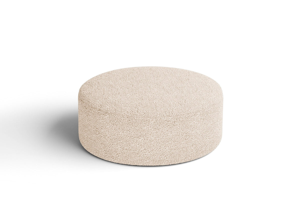 Weisser Pouf Dia von Micadoni mit strukturiertem Bouclé-Stoff, quadratischer Form und niedrigen Beinen aus Polypropylen.