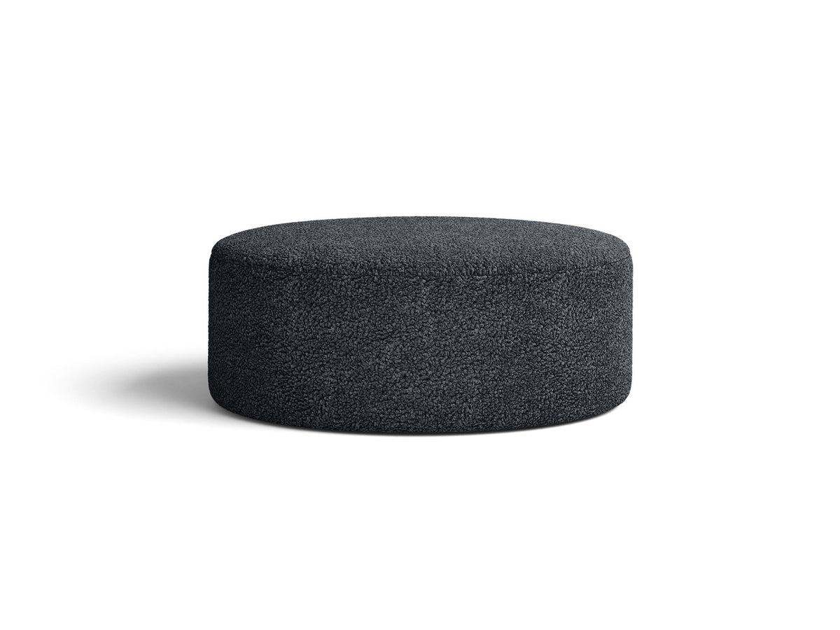 Weisser Pouf Dia von Micadoni mit strukturiertem Bouclé-Stoff, quadratischer Form und niedrigen Beinen aus Polypropylen.