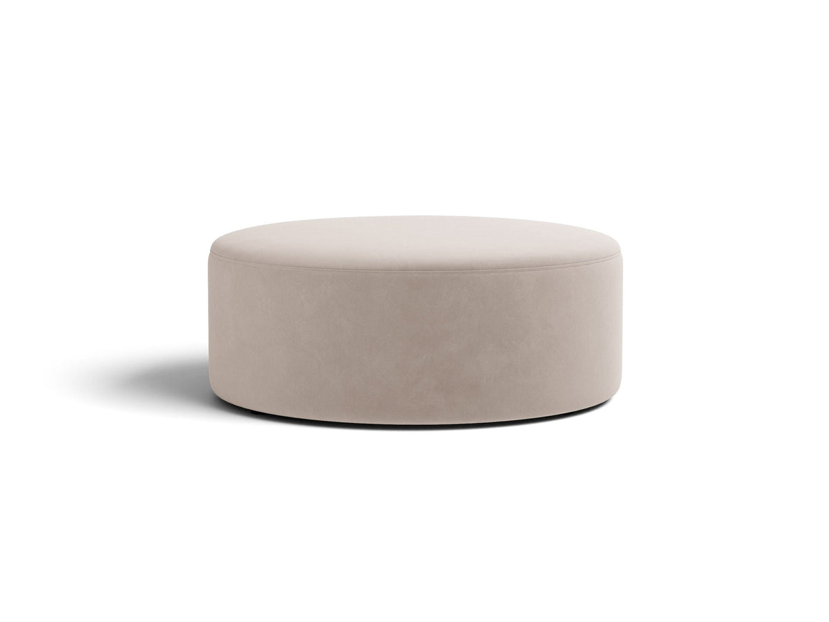 Weisser Pouf Dia von Micadoni mit strukturiertem Bouclé-Stoff, quadratischer Form und niedrigen Beinen aus Polypropylen.