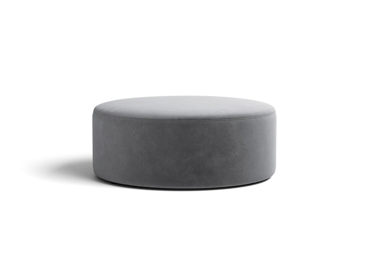 Weisser Pouf Dia von Micadoni mit strukturiertem Bouclé-Stoff, quadratischer Form und niedrigen Beinen aus Polypropylen.
