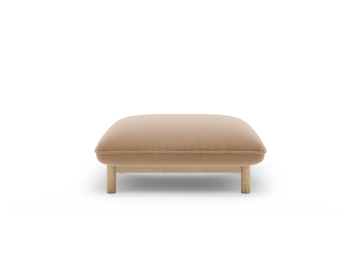 Runder Pouf Ada in Mandel beige mit Casino-Veloursbezug und sichtbaren Holzbeinen, Sitzhöhe 44 cm, hergestellt von Micadoni.