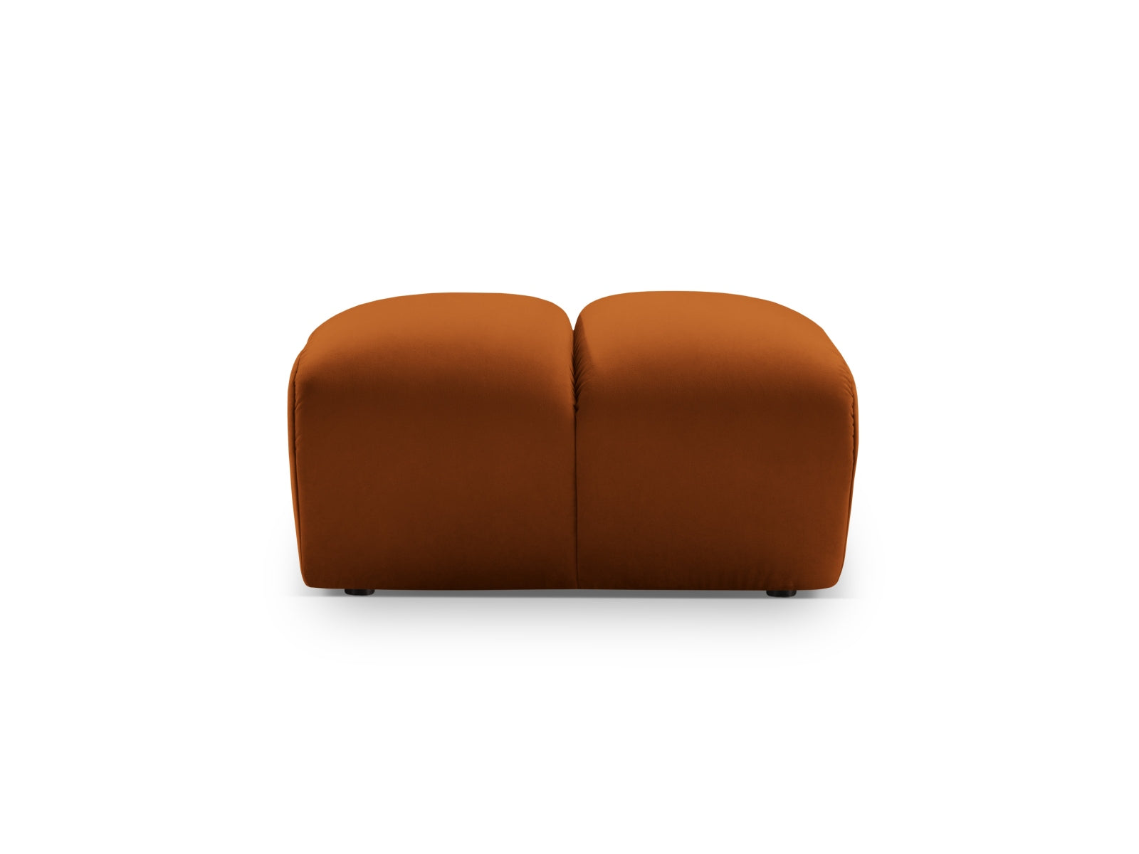 Entdecken Sie den Diana Velour Pouf 1 Sitzer von Micadoni – eleganter Velours, zeitgemässes Design und hervorragender Sitzkomfort für Ihr Wohnambiente.