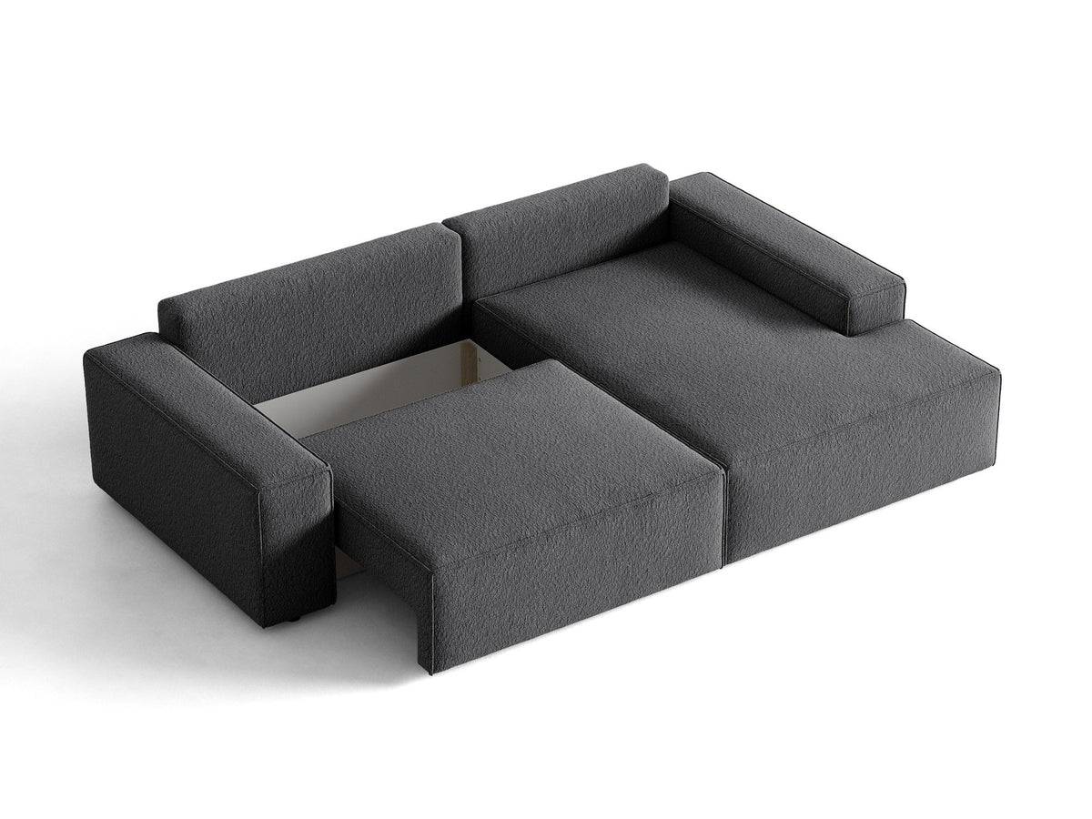 Braunes Ecksofa Jodie von Micadoni mit Bouclé-Stoffbezug, schwarzen Kunststoffbeinen und ausklappbarem Bettkasten, linke Ausrichtung.