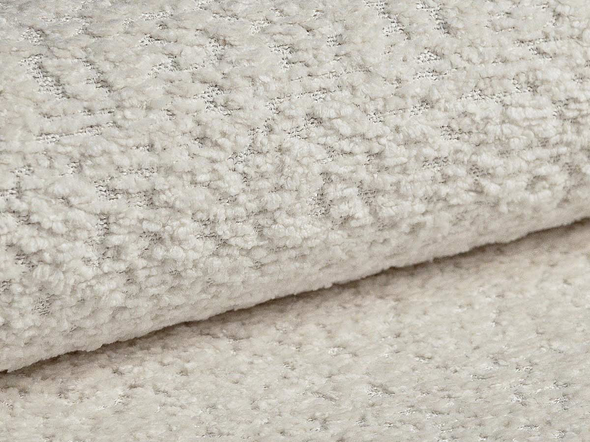 Ecksofa in Leichtes Beige mit Veloursbezug, ausgeklappter Bettfunktion, Stauraumfach und schwarzen Kunststoffbeinen von Micadoni.