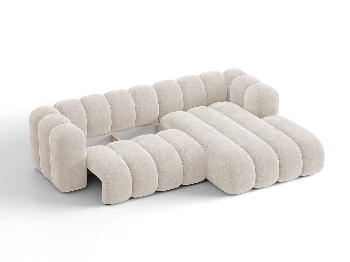 Beiges Ecksofa Lupine von Micadoni mit rechter Ausrichtung, Stoffbezug Eden Pearl, schwarzen Kunststoffbeinen und integriertem Bettkasten.