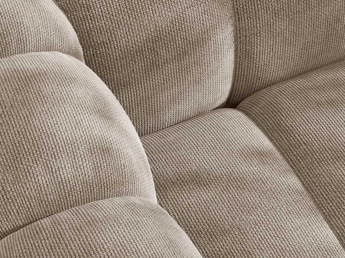 Beiges Ecksofa Lupine von Micadoni mit rechter Ausrichtung, Stoffbezug Eden Pearl, schwarzen Kunststoffbeinen und integriertem Bettkasten.