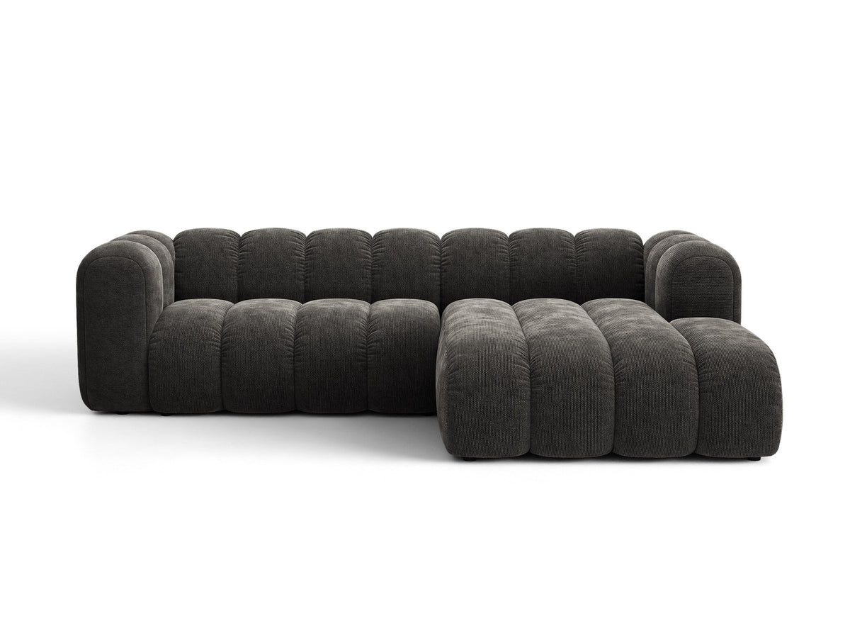 Beiges Ecksofa Lupine von Micadoni mit rechter Ausrichtung, Stoffbezug Eden Pearl, schwarzen Kunststoffbeinen und integriertem Bettkasten.
