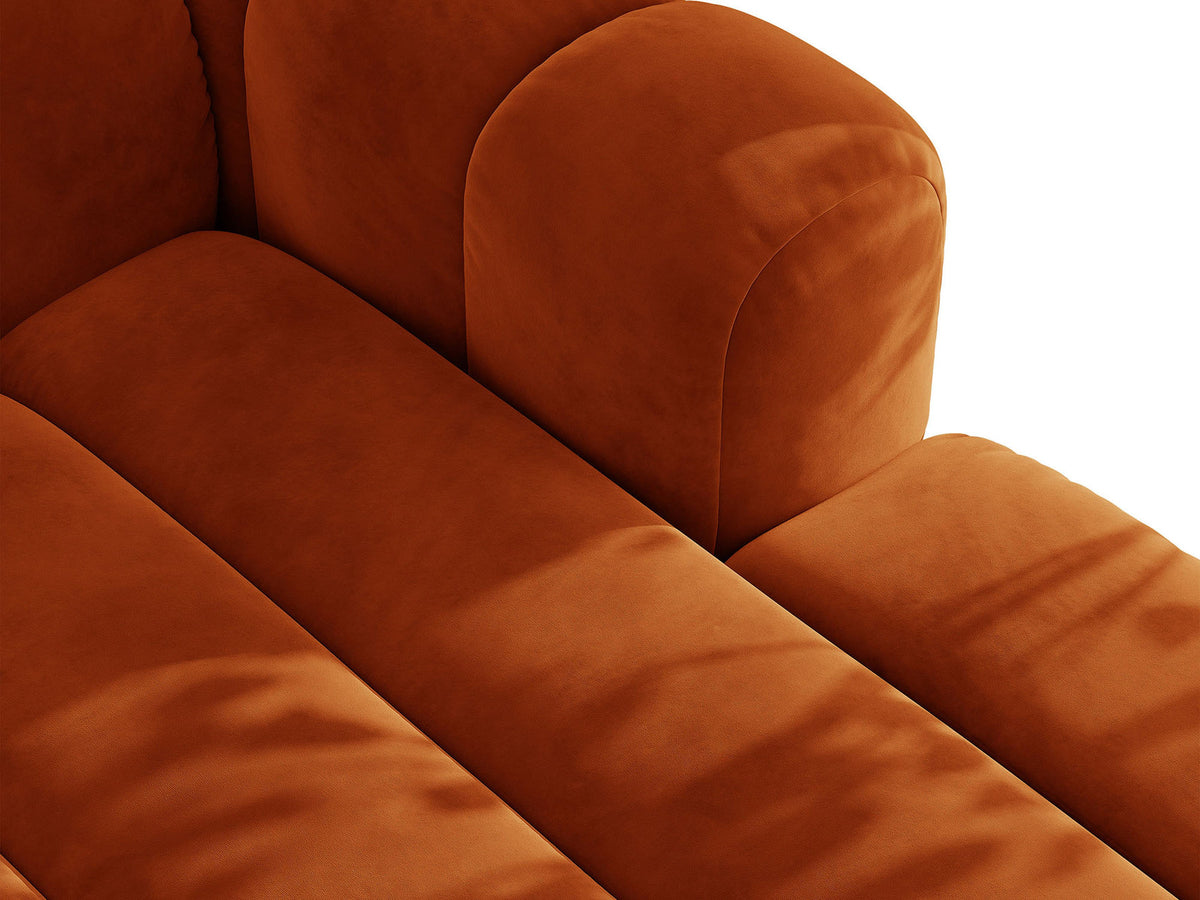 Beiges Ecksofa Lupine von Micadoni mit rechter Ausrichtung, Stoffbezug Eden Pearl, schwarzen Kunststoffbeinen und integriertem Bettkasten.