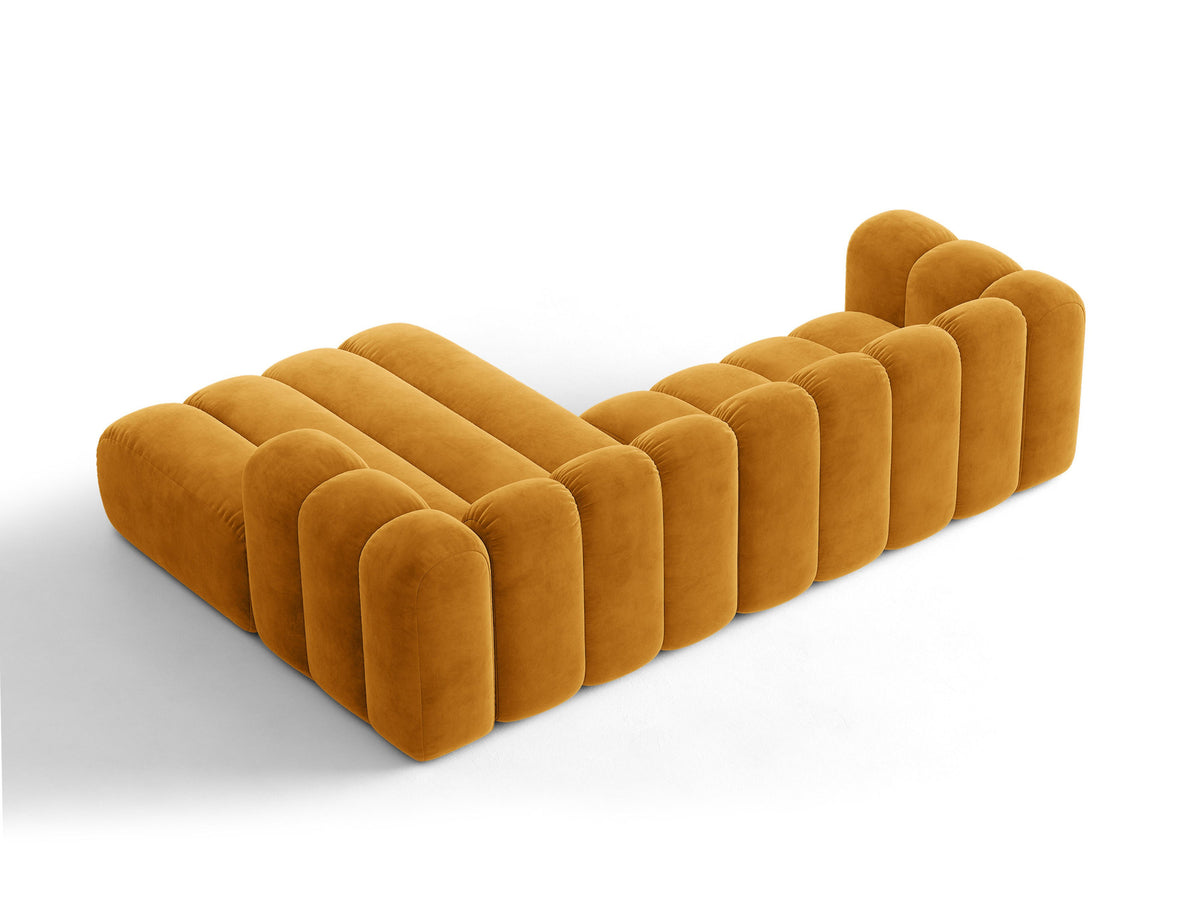 Beiges Ecksofa Lupine von Micadoni mit rechter Ausrichtung, Stoffbezug Eden Pearl, schwarzen Kunststoffbeinen und integriertem Bettkasten.