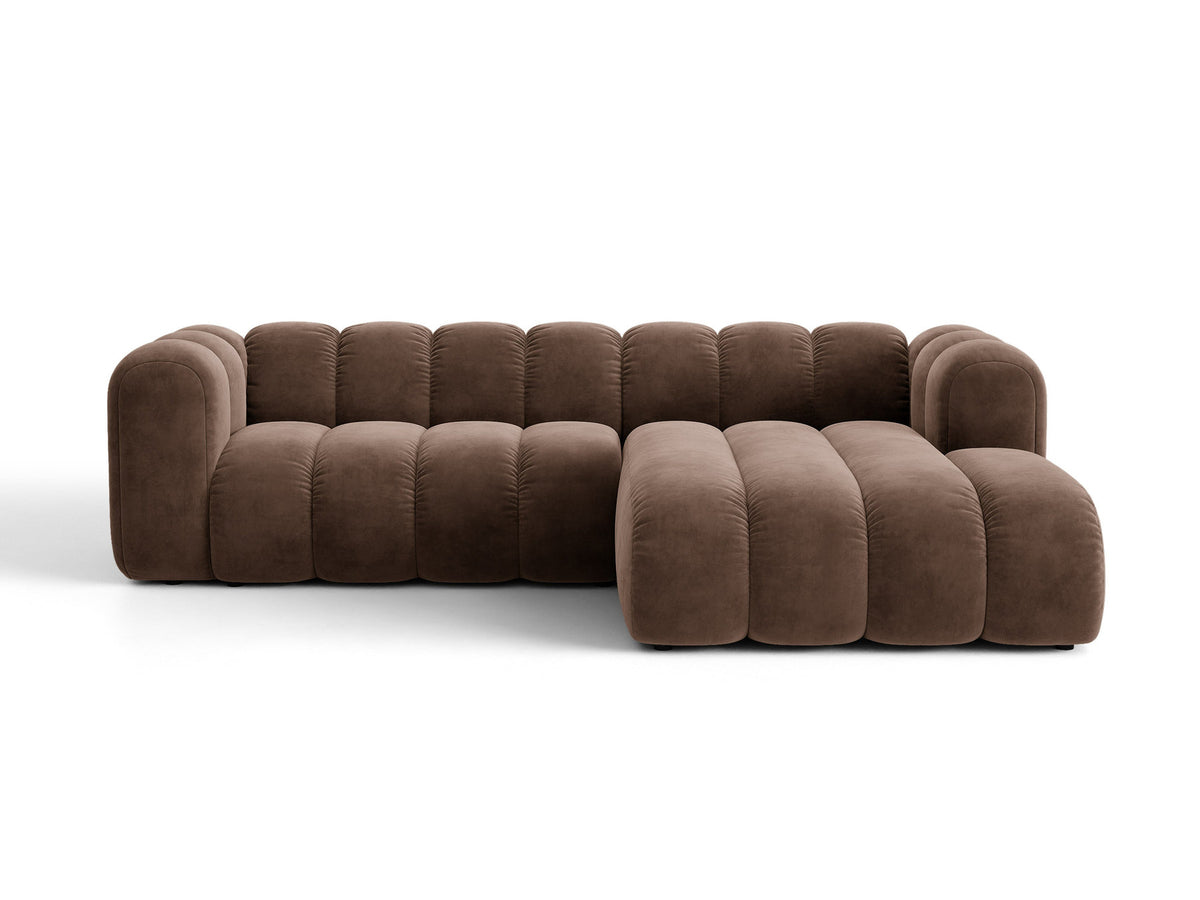 Beiges Ecksofa Lupine von Micadoni mit rechter Ausrichtung, Stoffbezug Eden Pearl, schwarzen Kunststoffbeinen und integriertem Bettkasten.