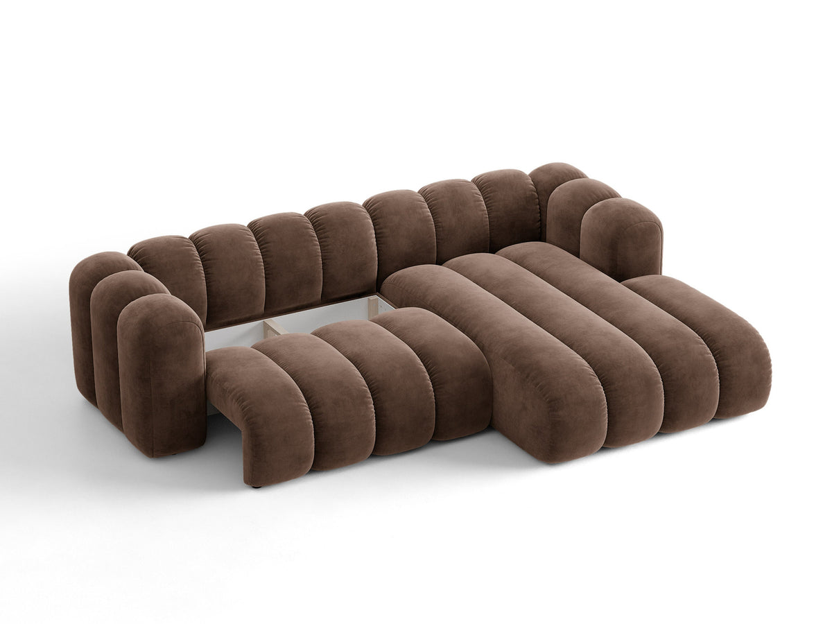 Beiges Ecksofa Lupine von Micadoni mit rechter Ausrichtung, Stoffbezug Eden Pearl, schwarzen Kunststoffbeinen und integriertem Bettkasten.