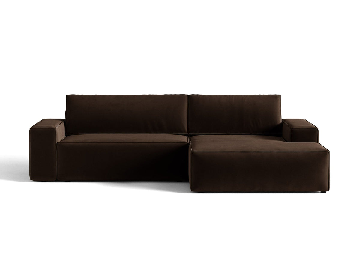 Braunes Ecksofa Jodie von Micadoni mit Bouclé-Stoffbezug, schwarzen Kunststoffbeinen und ausklappbarem Bettkasten, linke Ausrichtung.