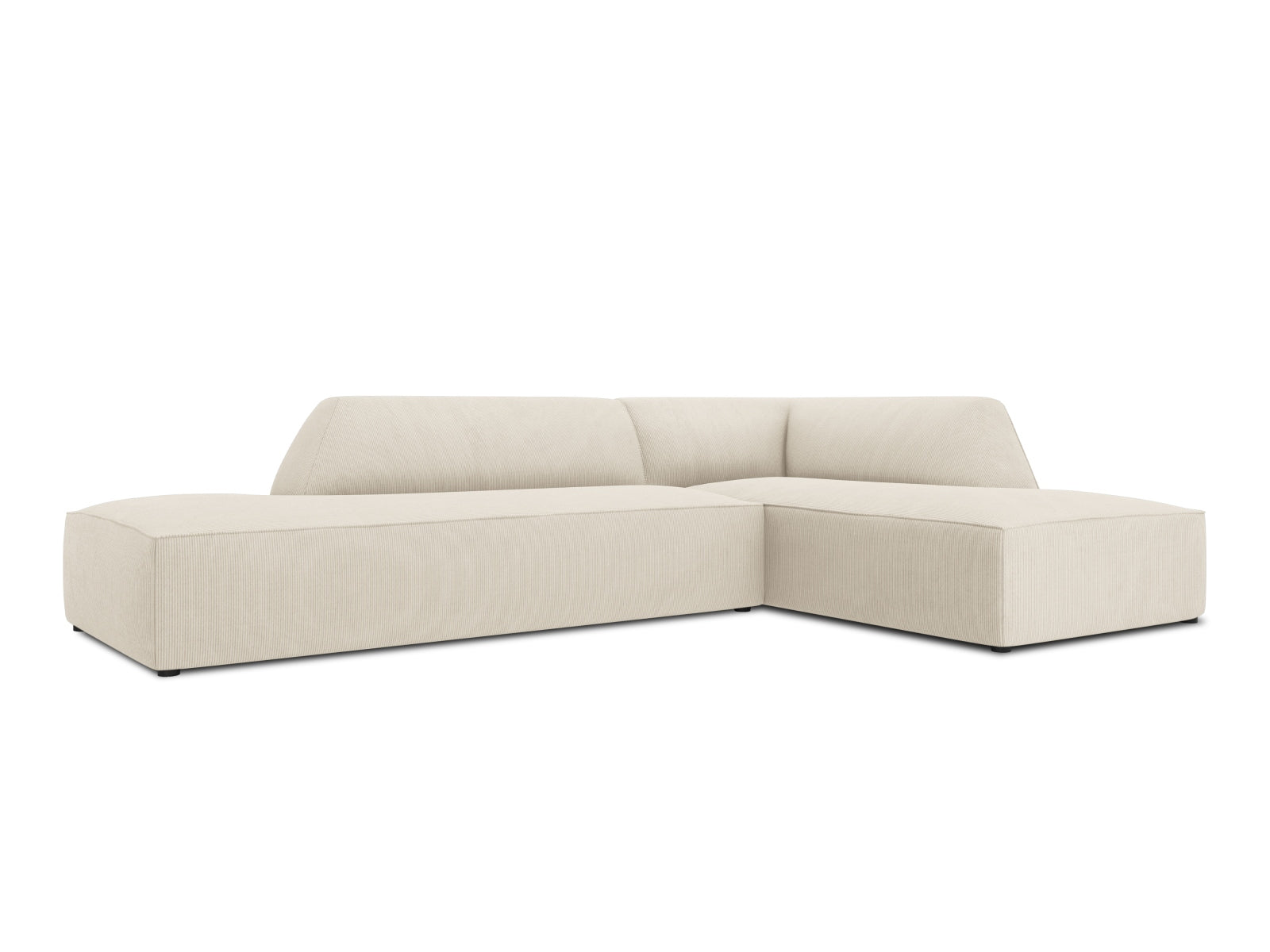 Modernes Ruby Ecksofa in sanftem Beige, vielseitig und komfortabel, ideal für entspannte Stunden im Wohnzimmer, erhältlich bei Micadoni.