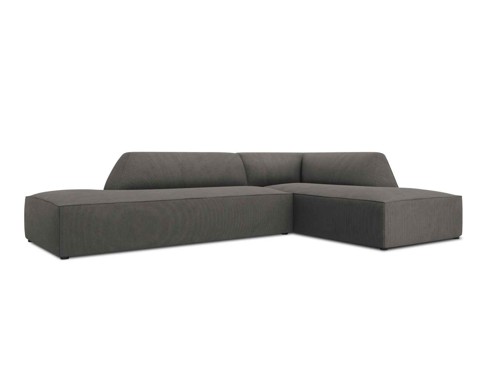 Modernes Ruby Ecksofa in Dunkelgrau, vielseitig und komfortabel, ideal für entspannte Abende im Wohnzimmer, erhältlich bei Micadoni.