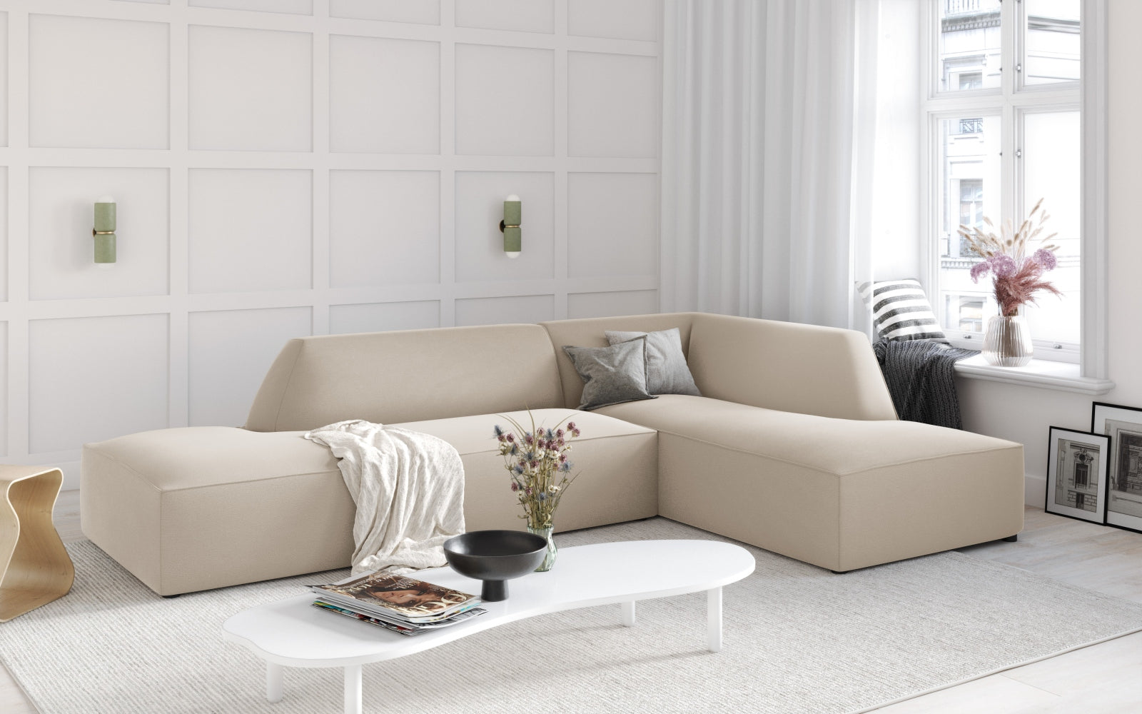 Elegantes, modulares Ecksofa in luxuriösem Ruby Velour, rechtsseitig, bietet Platz für vier Personen und verleiht jedem Raum einen Hauch von Stil.