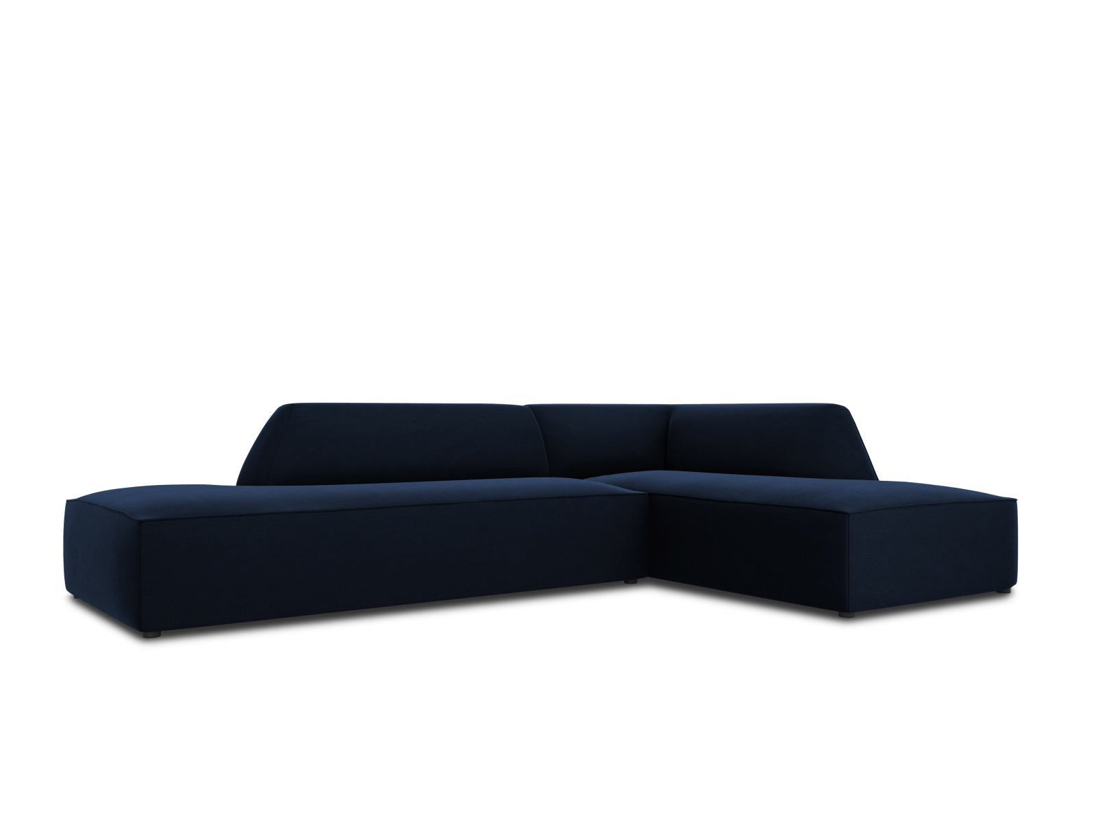 Elegantes Ruby Velour Ecksofa mit offener rechter Seite, perfekt für gesellige Abende. Bietet komfortable Sitzgelegenheit für bis zu vier Personen.