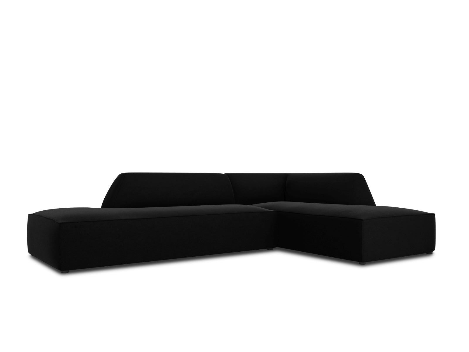 Modulares Ecksofa in edlem Ruby Velour, rechtsseitig, für vier Personen. Ideal für stilvolle Wohnräume und gemütliche Abende.