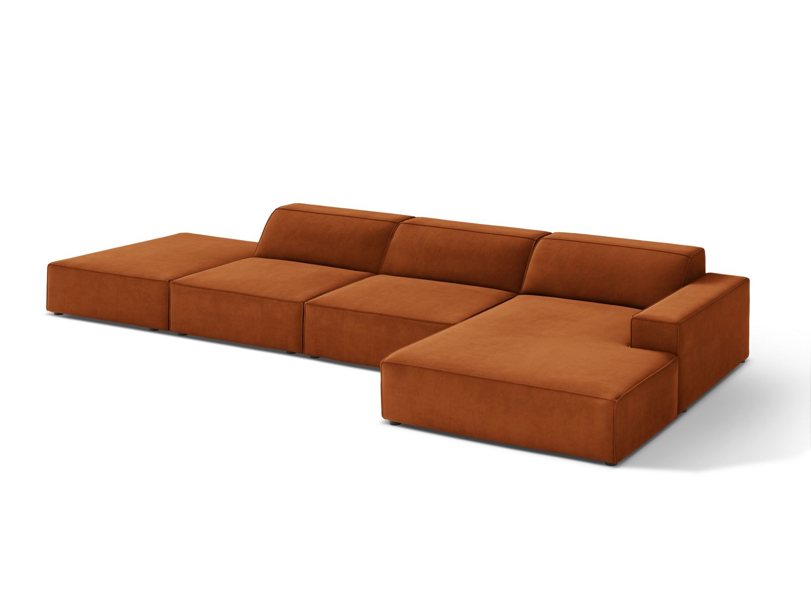 Elegantes, modulares Ecksofa Jodie in sanftem Terracotta, ideal für stilvolle Wohnräume, vereint Funktionalität und Gemütlichkeit.