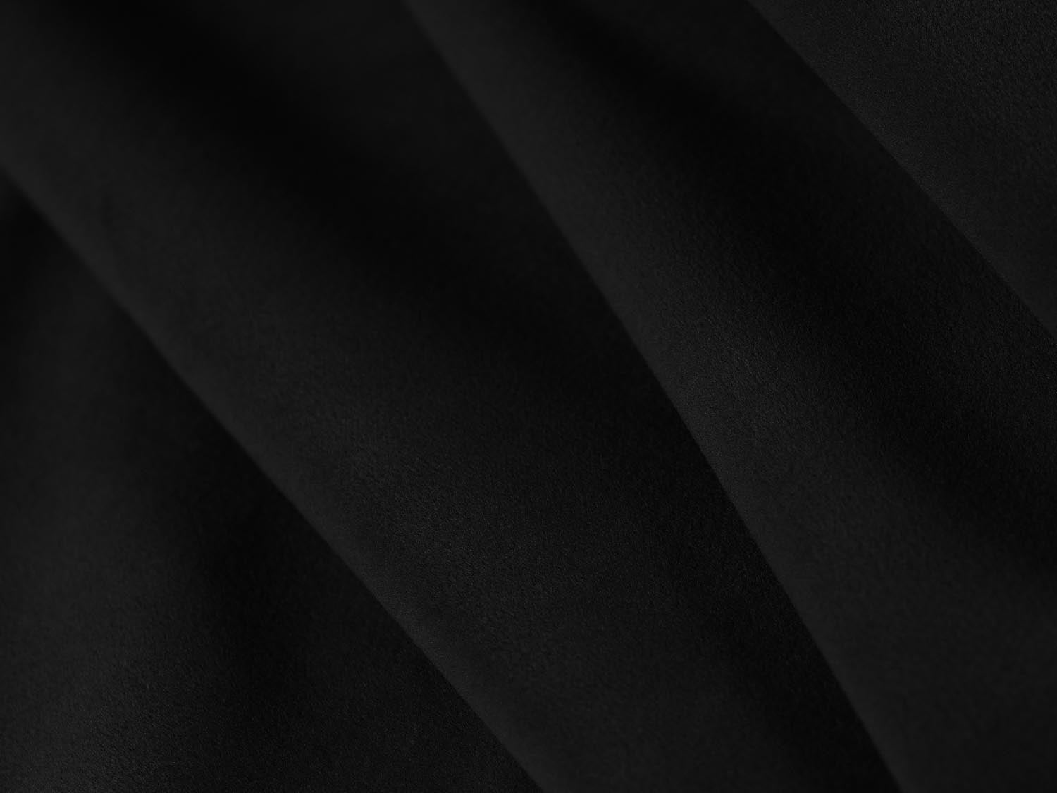 Elegantes Kaelle Velour Ecksofa in Schwarz-Bluvel, 5-Sitzer, ideal für stilvolle Wohnräume, erhältlich bei Micadoni.