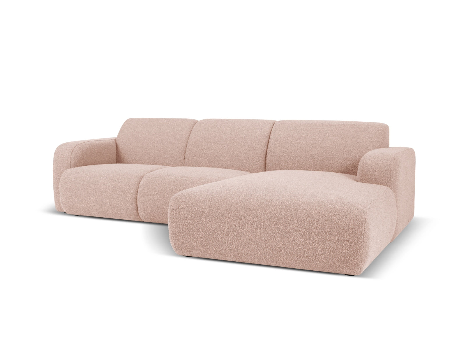 Elegantes Molino Boucle Ecksofa in sanftem Powder Pink, ideal für stilvolle Wohnräume. Rechtsseitiges L-Sofa von Micadoni.