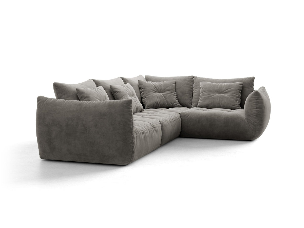 Ecksofa rechts Bloom von Micadoni in leichtem Beige, Veloursstoff Casino Pearl, schwarze Kunststoffbeine, moderne Polstermöbel-Form.