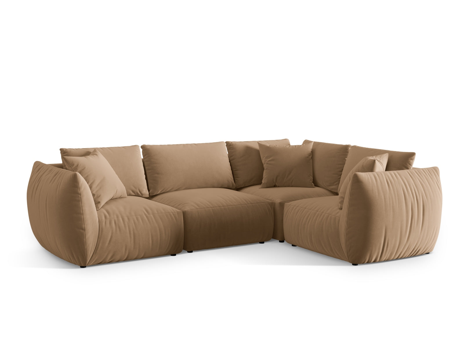 Modernes Chris Velour Ecksofa in Sand-Casino, perfekt für gemütliche Wohnzimmer. 4-Sitzer mit hochwertigem Design von Micadoni.