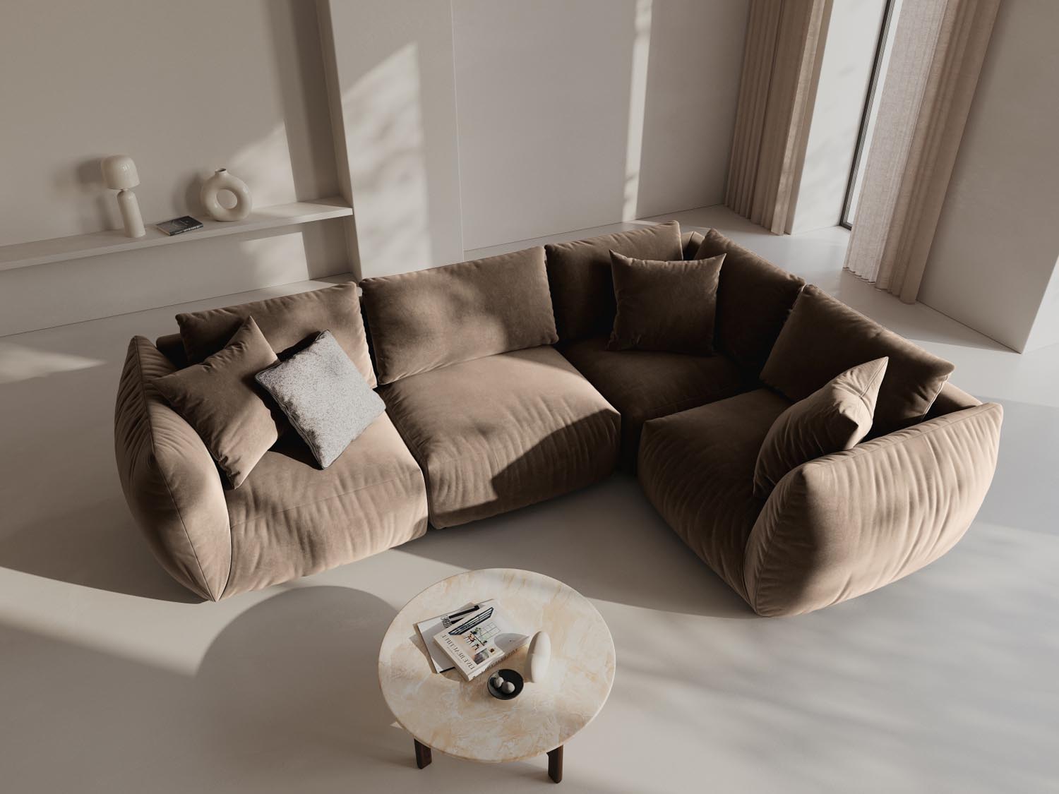 Stylisches Chris Velour Ecksofa rechts, 4-Sitzer in sanftem Hellbraun, ideal für moderne Wohnräume und gemütliche Abende.