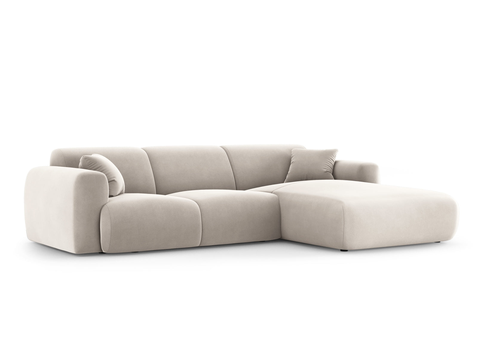 Elegantes Molino Velour Ecksofa in Light Beige, 4-Sitzer, rechtsseitig, ideal für stilvolle Wohnräume, erhältlich bei KAQTU Design AG.