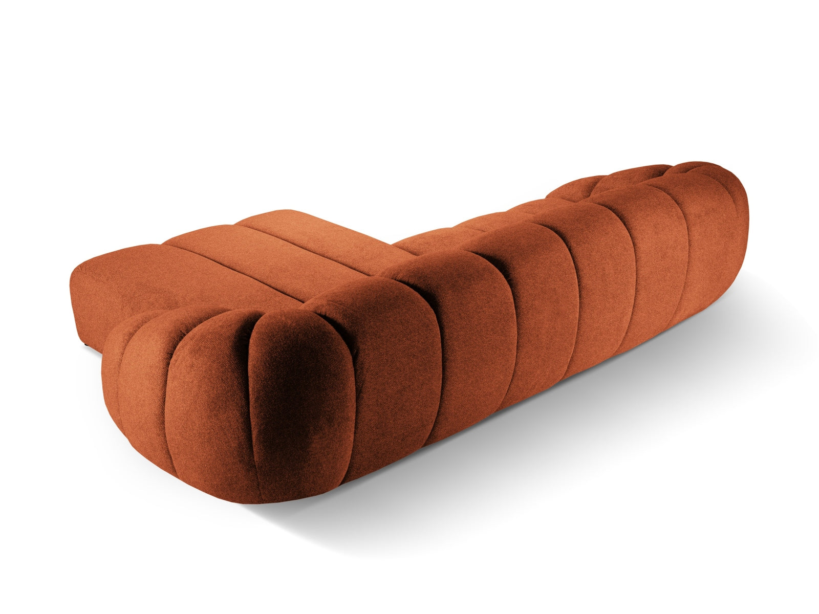 Elegantes Diana Ecksofa in warmem Terracotta, ideal für stilvolle Wohnräume. Geräumiges 4-Sitzer L-Sofa von Micadoni für Komfort und Design.