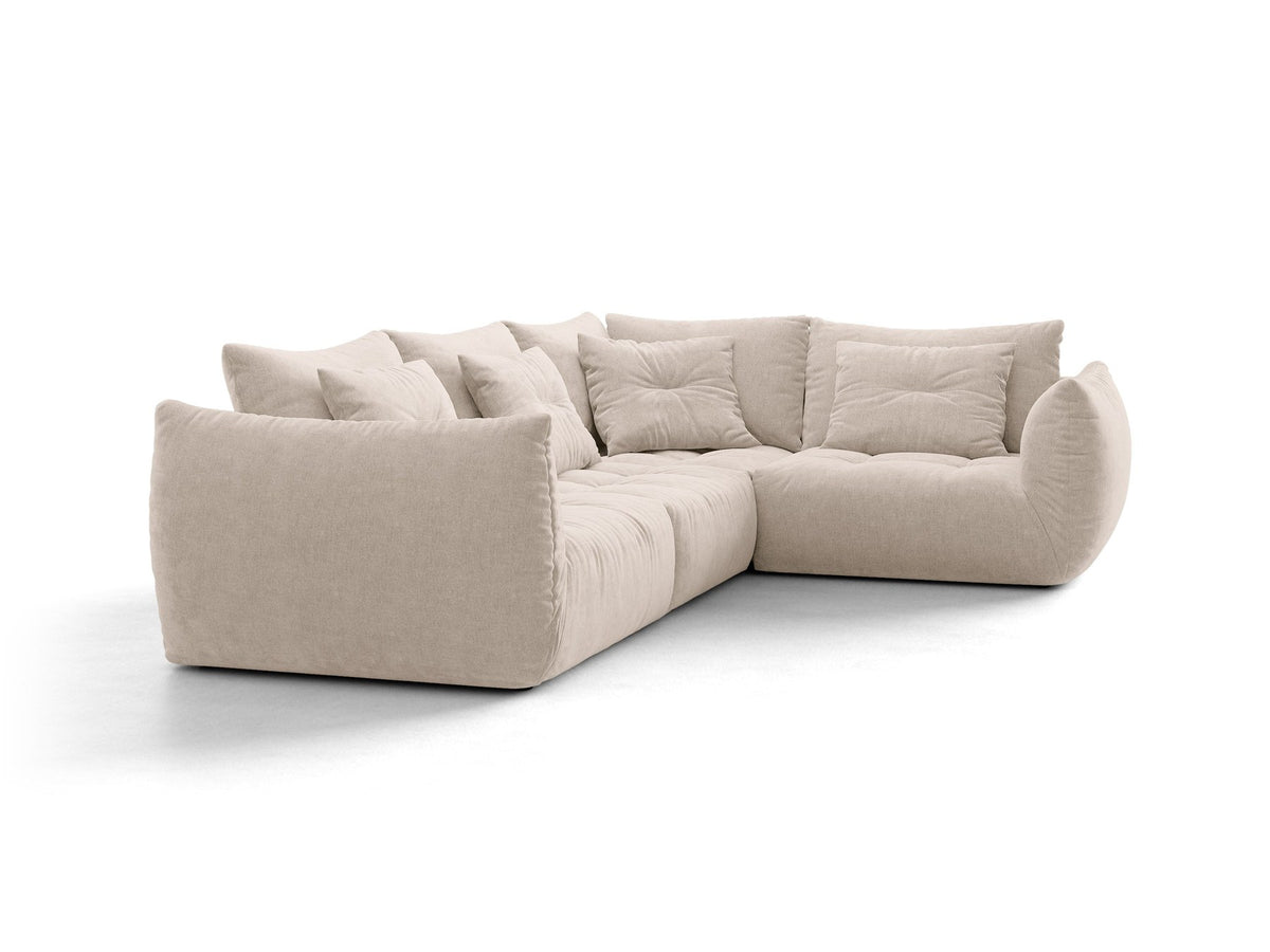 Ecksofa rechts Bloom von Micadoni in leichtem Beige, Veloursstoff Casino Pearl, schwarze Kunststoffbeine, moderne Polstermöbel-Form.