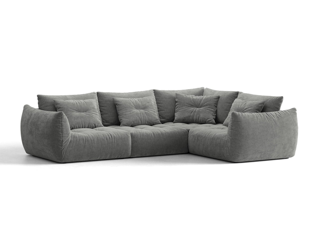 Ecksofa rechts Bloom von Micadoni in leichtem Beige, Veloursstoff Casino Pearl, schwarze Kunststoffbeine, moderne Polstermöbel-Form.