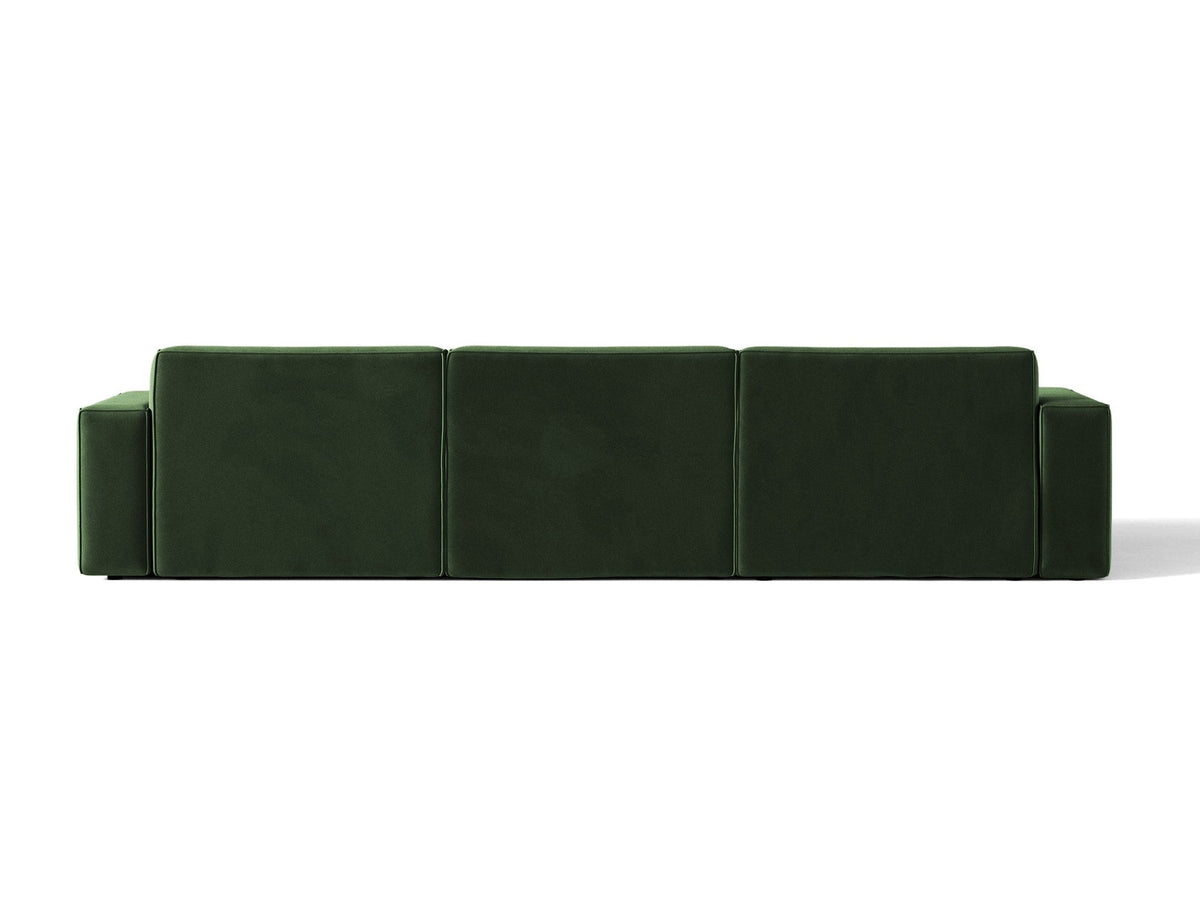 Modulares Ecksofa rechts von Micadoni in leichtem Beige, Samtstoff Venus, mit schwarzen Kunststoffbeinen und niedriger Rückenlehne.