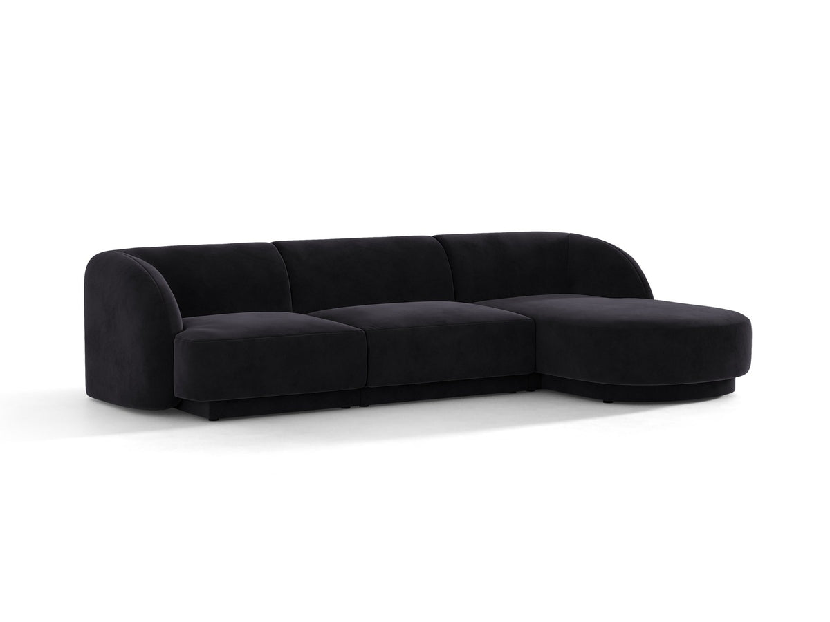 Dunkelbeiges L-Sofa Miley von Micadoni mit Bluvel-Stoffbezug, schwarzen Kunststoffbeinen und modularer Bauweise, rechts ausgerichtet.