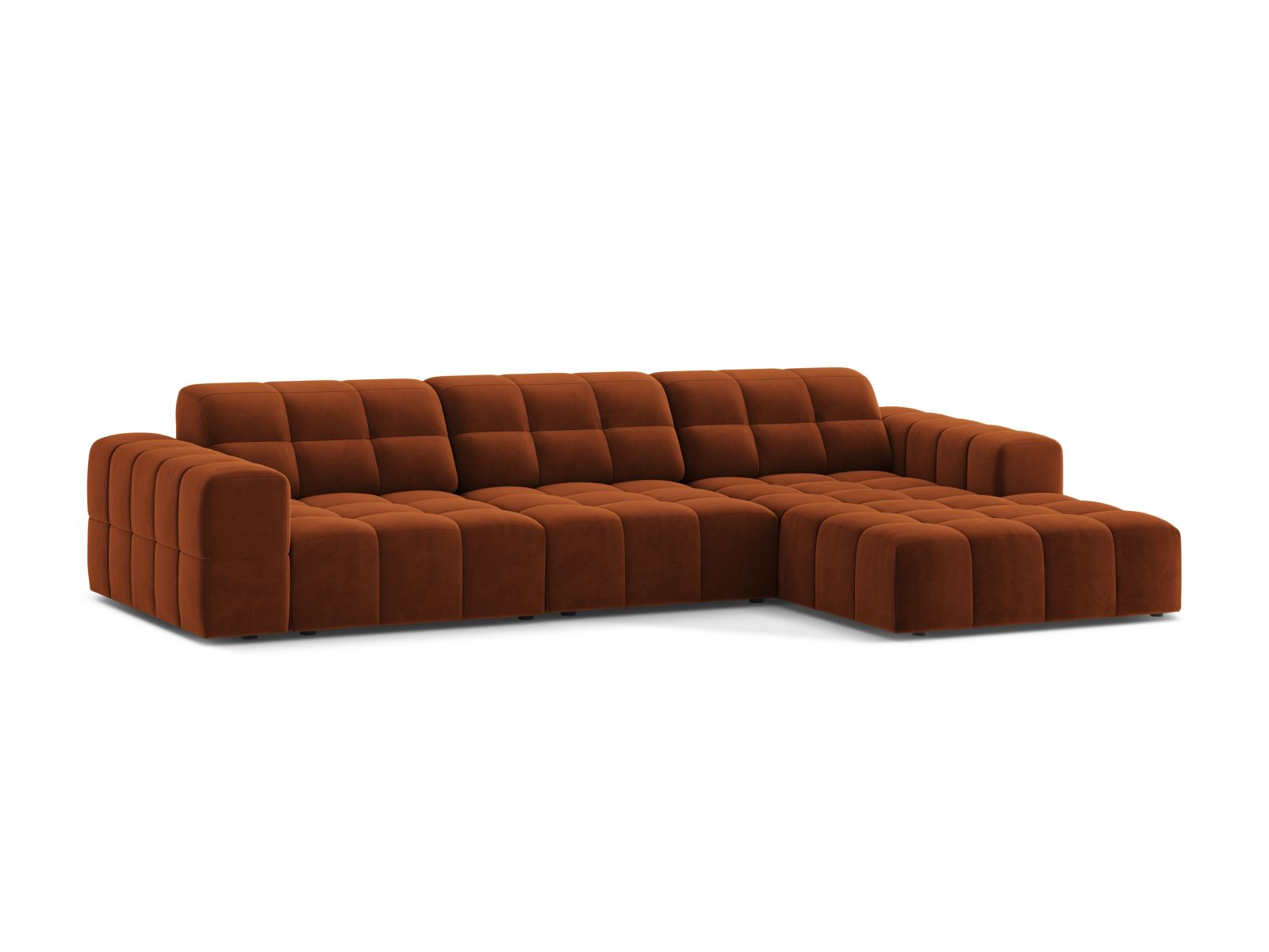 Elegantes 4-Sitzer Ecksofa Jennifer in warmem Terracotta-Bluvel, ideal für stilvolle Wohnräume, erhältlich bei KAQTU Design AG.