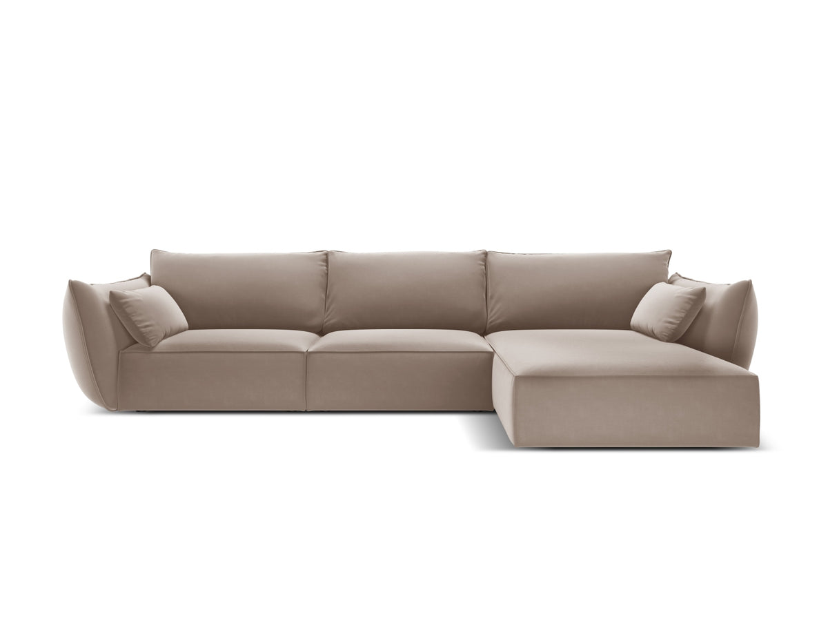 Kaelle Velour Ecksofa rechts 4 Sitzer in Cappuccino-Bluvel präsentiert im Onlineshop von KAQTU Design AG. L-Sofa rechts ist von Micadoni
