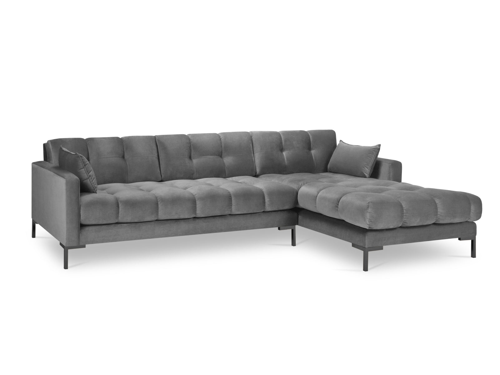 Erleben Sie das Mamaia Velour Ecksofa rechts von Micadoni – ein 5-Sitzer, der Stil, Komfort und Funktionalität vereint und Ihr Wohnzimmer aufwertet.