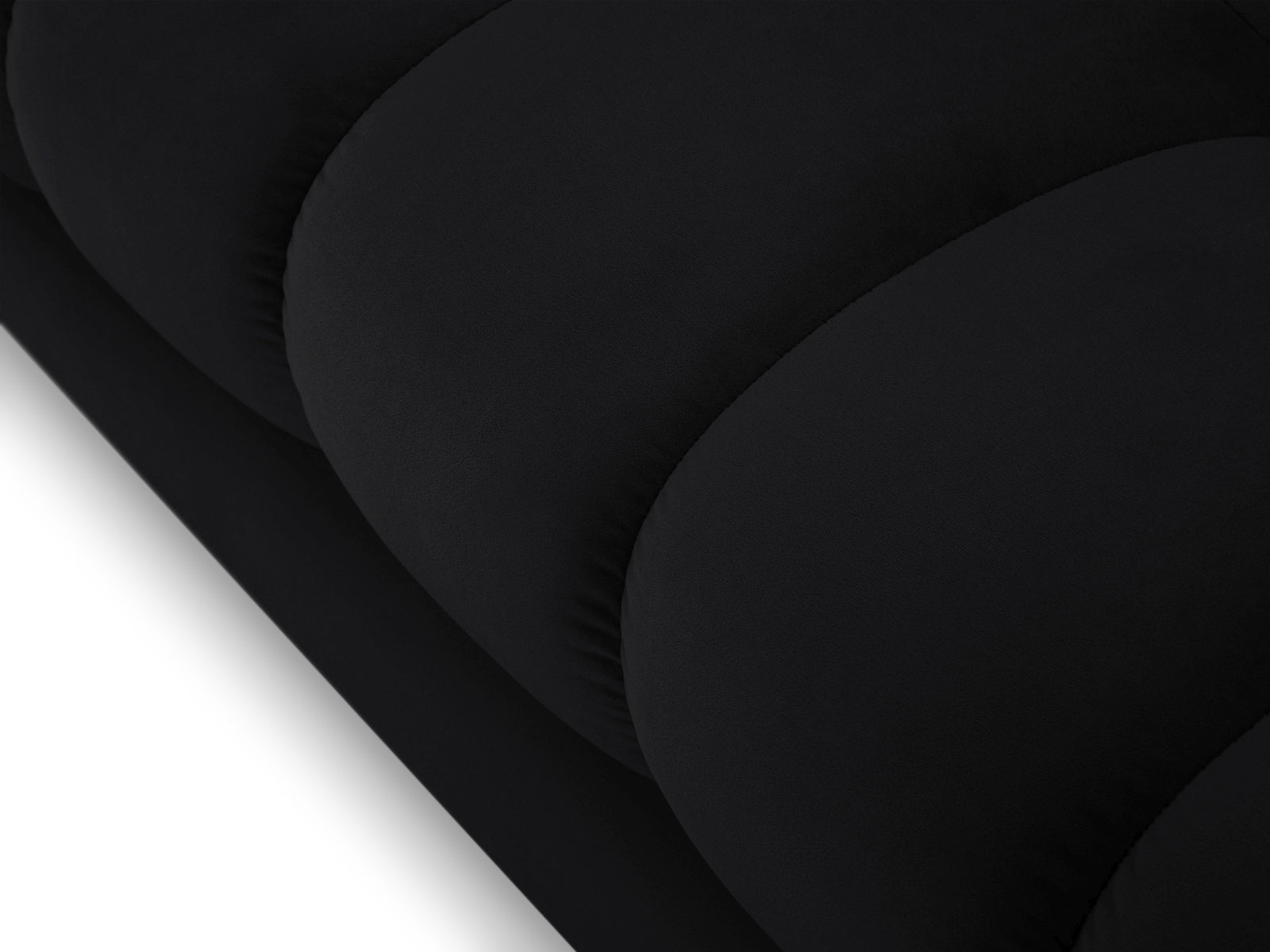 Modernes Mamaia Velour Ecksofa in edlem Schwarz, 5-Sitzer, perfekt für gemütliche Stunden im Wohnzimmer. Hochwertige Qualität von Micadoni.