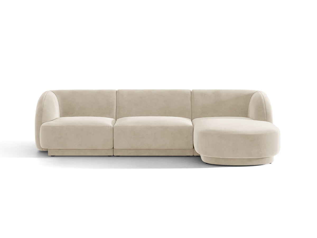 Dunkelbeiges L-Sofa Miley von Micadoni mit Bluvel-Stoffbezug, schwarzen Kunststoffbeinen und modularer Bauweise, rechts ausgerichtet.