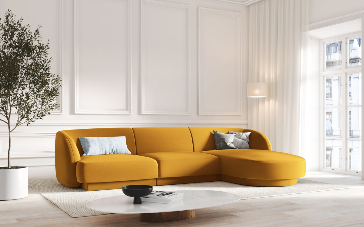 Miley Velour Ecksofa rechts 4 Sitzer in Yellow-Bluvel präsentiert im Onlineshop von KAQTU Design AG. L-Sofa rechts ist von Micadoni